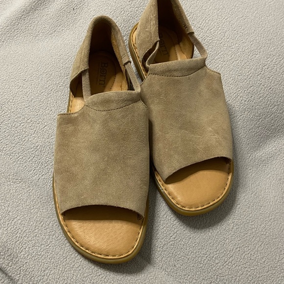 Born Shoes - COVE MODERN Camel Used Leather Open Toe Flats